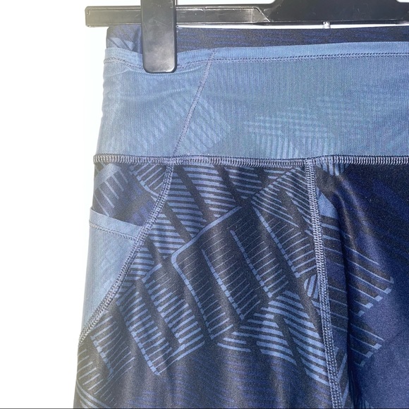 SALE‼️ Puma cropped leggings in navy logo print - Picture 6 of 8